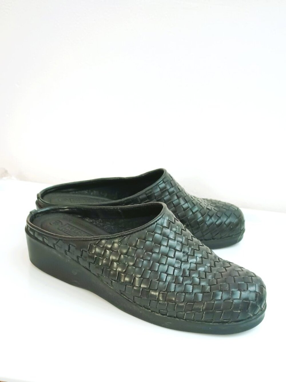 Predictions Black Woven Leather Shoes 6.5 Women's Slip On Clogs Comfort Mules